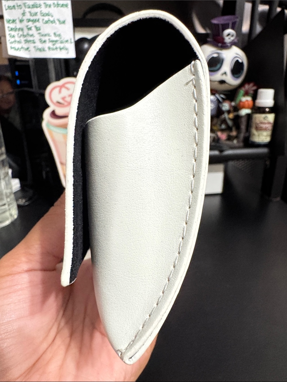Burberry White Leather Sunglasses Pouch with Dust Bag - Picture 5 of 8